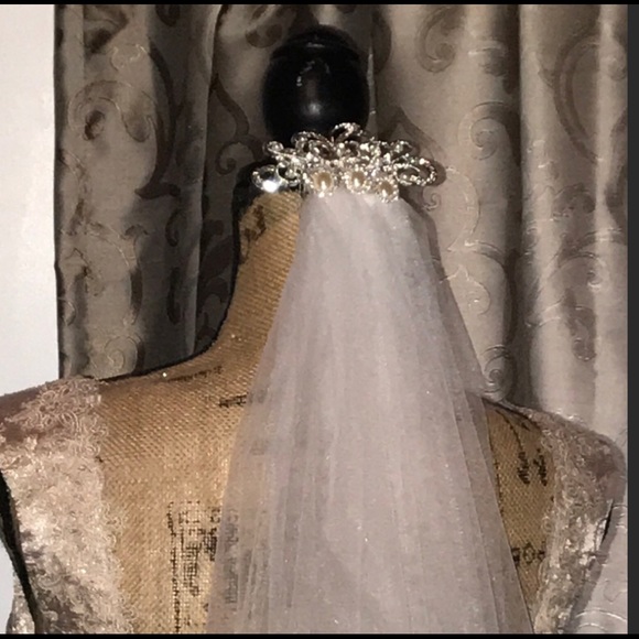 New beautiful rhinestone comb cathedral veil - Picture 8 of 8